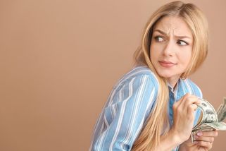 Sedm smrtelných hříchů podle znamení: Raci mají sklon k lakotě, Štíři jsou pyšní a Ryby podléhají nevěře - Proženy.cz