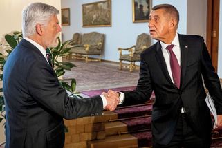 Vláda jedná ve zlé víře a soudu nabíjí pro přísnější rozhodnutí, říká právník Antoš o sporu s prezidentem - Novinky