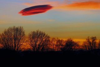Nad Českem se objevila oblačnost ve tvaru UFO - Novinky