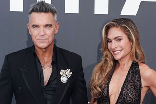 Robbie Williams se po užívání ozempicu ukázal ve slipech