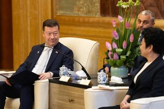 Okamura chce na návštěvě Číny posilovat obchod a turismus