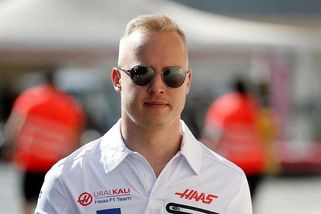 Stáj F1 Haas kvůli útoku na Ukrajinu ukončila smlouvu s Mazepinem i sponzorem - Sport.cz