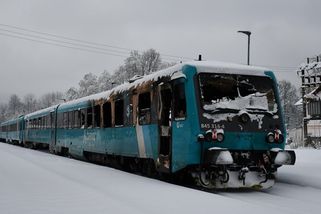 Německým motoráčkům, kterým vadí kopce, pomáhá jako postrk sám ministr dopravy - Médium.cz