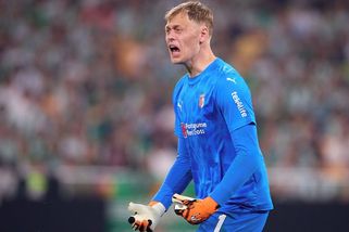 Český brankář odmítl nabídku z Premier League. Teď se znovu zaskvěl na evropské scéně - Sport.cz