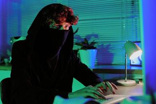 Jako mladý hacker zkoušel, co dokáže. Zachránila ho matka
