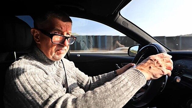 Babiš točil video za jízdy na D1, vyšetřuje ho kvůli tomu policie - iDNES.tv