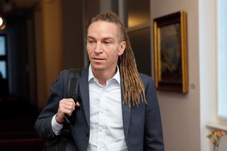 Nemít prachy nevadí, zpíval ve Stromovce Pirát Ivan Bartoš: Těžko uvěřit, na kolik si politik předloni přišel - Super.cz