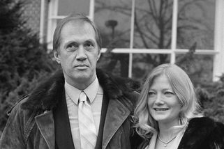 Před Kill Billem byl David Carradine na úřadu práce. Zemřel nahý ve skříni s provazem kolem krku - Médium.cz