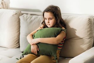 V deseti sám neusne, nechce na školu v přírodě. Odborníci radí, jak dětem pomoci - Seznam Zprávy