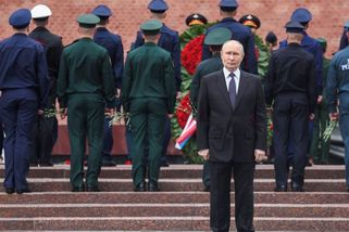 Kůže, chrupavky a škrob. To jsou konzervy pro ruské vojáky na frontě - Novinky
