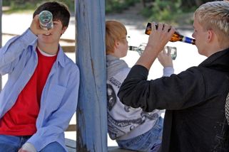 Alkohol mezi ohroženými dětmi přibývá. Napije se každé páté do patnácti let - Novinky