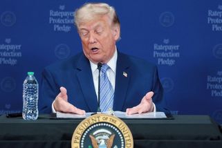 Írán čeká tvrdý zásah, pokud brzy neotevře Hormuzský průliv, pohrozil Trump - Seznam Zprávy