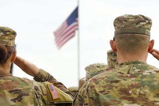 USA provedly údery na radarové stanice v Íránu, ten útočil na leteckou základnu - Seznam Zprávy