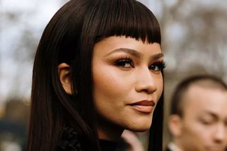 Micro Bangs na scéně: Zendaya a její nový look v Šanghaji