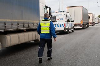 Desítky milionů na pokutách za necelý rok: Nové modré majáky se opravdu činily - Garáž.cz