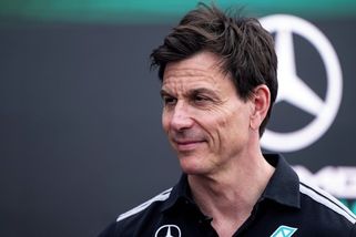 Šéf Mercedesu se obává dodatečného vývoje pohonných jednotek. Doufá, že nezmění pořadí na trati - Sport.cz