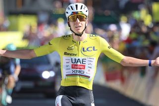Pogačar rozdrtil soupeře i Pantaniho rekord a triumfoval na Alpe d