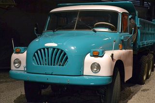 Tatra 138 se prodávala i na Západ, přestože vznikla za železnou oponou. Její motor běží i po 60 letech bez problémů