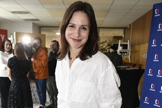 Veronika Khek Kubařová porodila: Herečka se pochlubila rozkošnou fotkou s miminkem - Super.cz