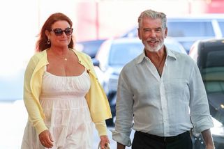 Jsou boží! Pierce Brosnan a jeho žena Keely výjimečně zachyceni na rande