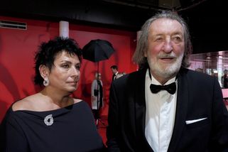 Manželka Bolka Polívky chtěla na zakončení Varů výraznou změnu! Chtěla jsem být jiná než vždycky, řekla. Udělala dobře?