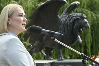 Jana Černochová si libuje ve fejkových kouscích
