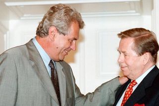 „Choval se nevychovaně a neslušně.“ Zeman se soudil s Havlem o to, co prezident může