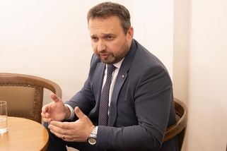 Jurečka navrhl zvýšení platů státních zaměstnanců až o 13 procent - Novinky