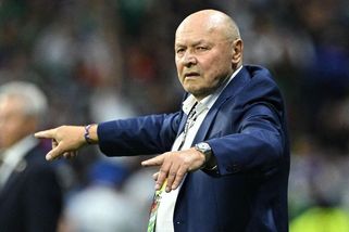 Koubek neodstoupí. Mám smlouvu, z boje neutíkám, prohlásil trenér po fiasku