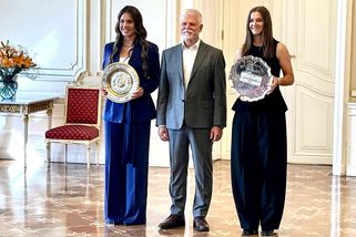Pavel vítal šampionky z Wimbledonu stylově v zelené kšiltovce - Seznam Zprávy