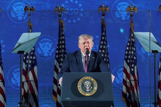 Identita Ameriky čelí nové ofenzivě radikalismu, řekl Trump ke státnímu svátku - Seznam Zprávy
