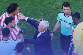 GLOSA: VAR má smysl. Až zas na něj budete nadávat, vzpomeňte si na holomajznu na MS - Sport.cz
