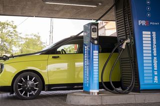 Plynule a chytře. Pět tipů, jak prodloužit dojezd elektromobilu