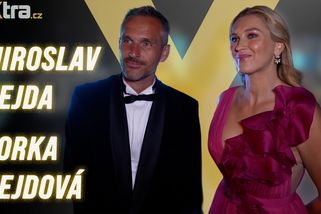 Zorka a Míra Hejdovi okouzleni největší dronovou show v historii. Ve Varech si užívají práci i zážitky | Extra v terénu