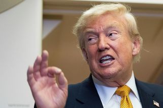 Trump vymyslel Japonskou islámskou republiku, která útočí na americké lodě - Novinky