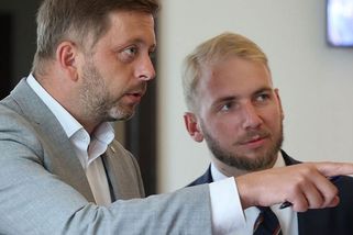 sinmed.cz/politika/v-koline-se-siri-nove-famy-o-vitu-rakusanovi-zprvu-se-jim-zasmal-962.html?utm_source=www.seznam.cz&utm_medium=seznam_distribuce&utm_campaign=lide
