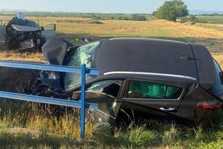 Český řidič nezastavil na Slovensku na stopce, auta po srážce skončila v poli - Novinky