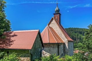 Kostel v Dolním Čepí odkrývá tajemství, objevili se středověké jámy - Médium.cz