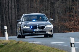 O víkendu pozor! Policie měří a hlídá předjíždění na kritickém místě ČR. Obzvlášť v jednom kraji dejte určitě nohu z plynu - Garáž.cz