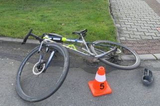 Senior na Žďársku smetl ze silnice skupinu cyklistů a ujel. Pak tvrdil, že si nic nepamatuje - Novinky
