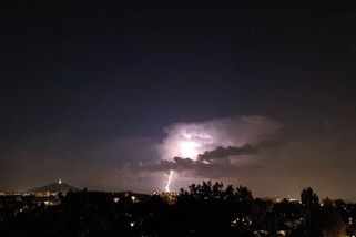 FOTO: Blesky rozzářily noc nad Českem - Novinky