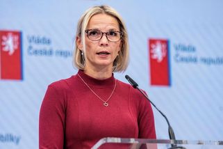 Ministryně Mrázová oznámila mimořádný brífink ke svým kauzám - Novinky