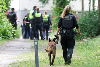 Razie na obrovské ubytovně pro běžence. Hamburku s ní došla trpělivost - Novinky