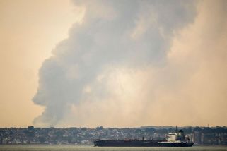 Obrovská exploze v Essexu. Hoří zřejmě sklad hnojiv - Novinky