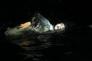 Kde jsou lidské limity?! Polák na pátý pokus přeplaval za 56 hodin Baltské moře - Sport.cz