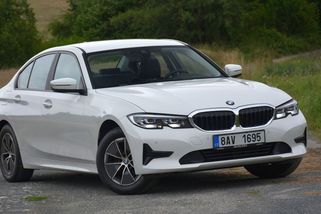 Ojeté BMW místo Octavie? Skromná 318i jezdí moc pěkně, za málo a zatím se nekazí - Garáž.cz