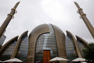 Škola v Německu pohrozila ženě pokutou za to, že odhlásila dceru z třídního výletu do mešity - Novinky