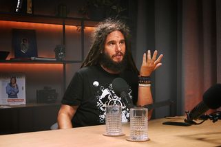 Zpověď anarchisty: Proč školy cepují žáky k poslušnosti? Já dělám s dětmi spoustu nelegálních věcí