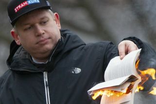 Za urážku muslimů půjde do vězení. Palič koránu do...
