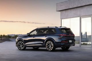 Šéf Audi nechal na poslední chvíli změnit kliky dveří modelu Q9